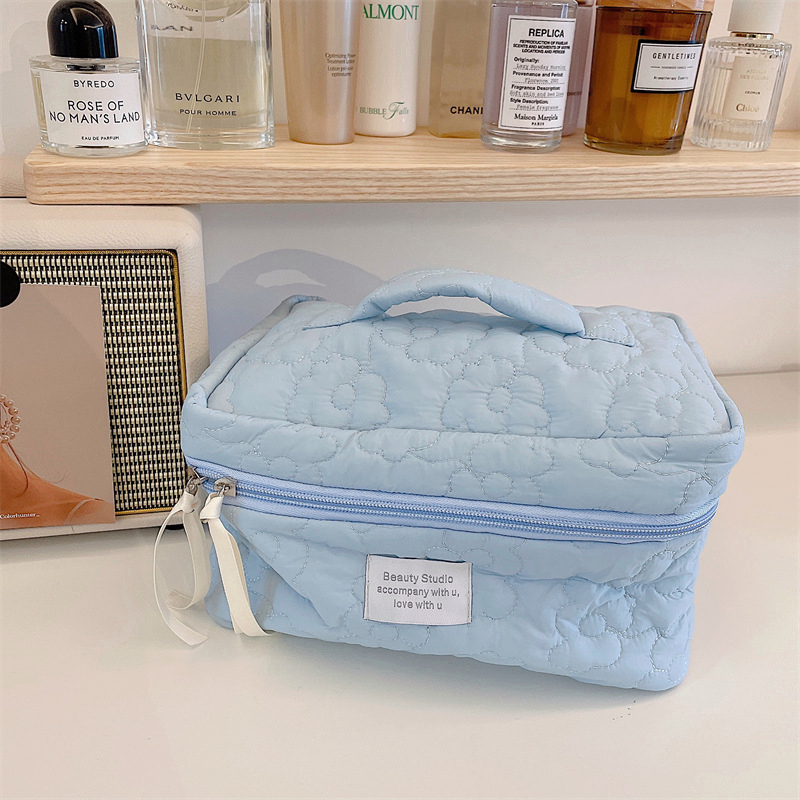 กระเป๋าเครื่องสำอางค์ สุดคิ้วท์ สไตล์เกาหลี แบบพกพา กระเป๋าแฟชั่นแบบผ้า สีฟ้า