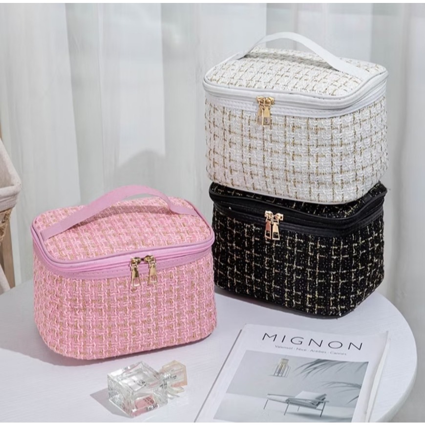 กระเป๋าเครื่องสำอาง ลายสาน ทรงเหลี่ยม คละสี ยกลัง 20/ใบ